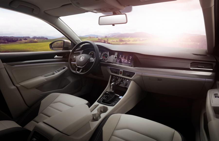 Торпедо Volkswagen Bora 2018 года  (CN) (фото 2 из 17)
